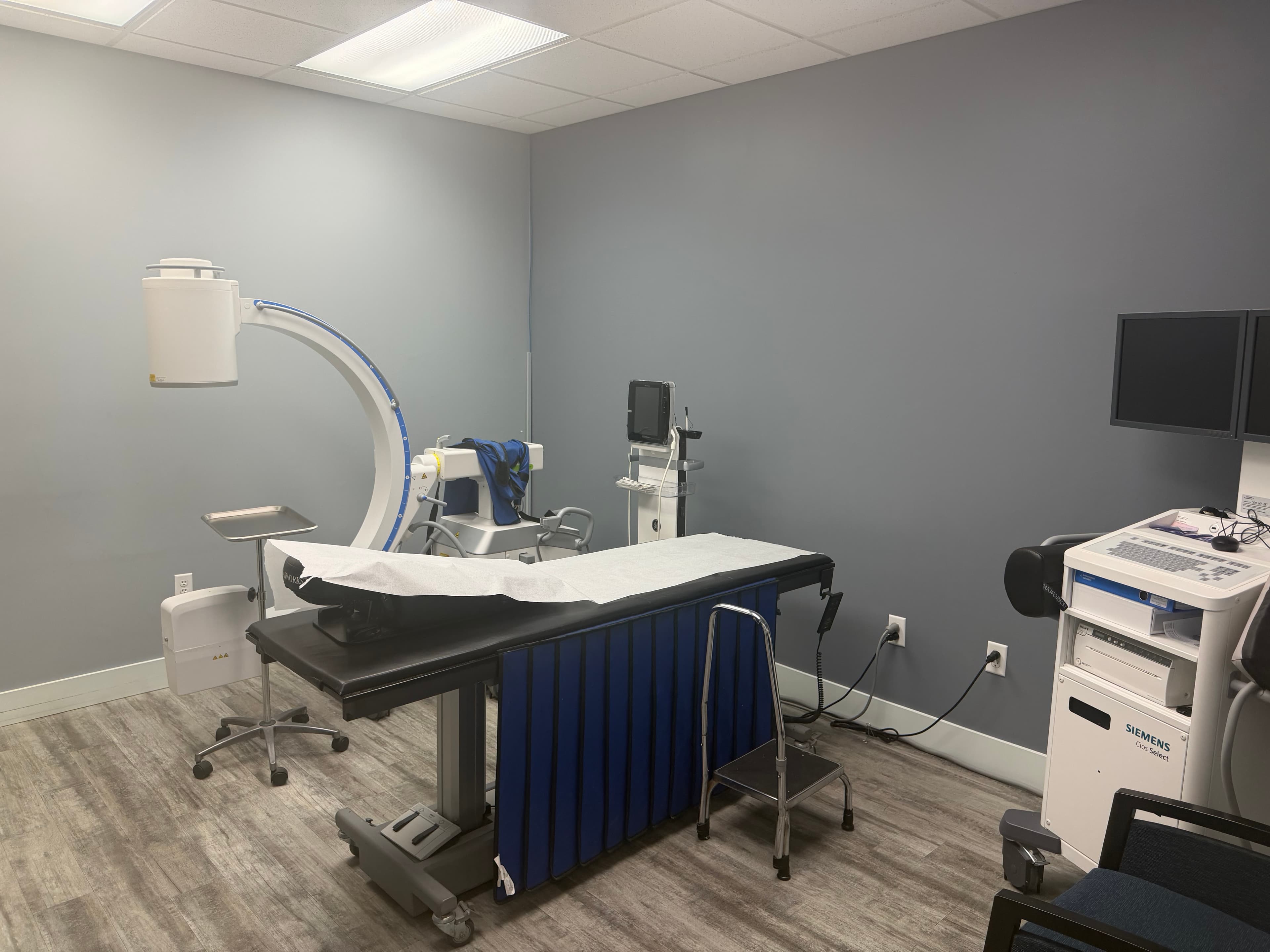 Advanced procedure room with fluoroscopy equipment